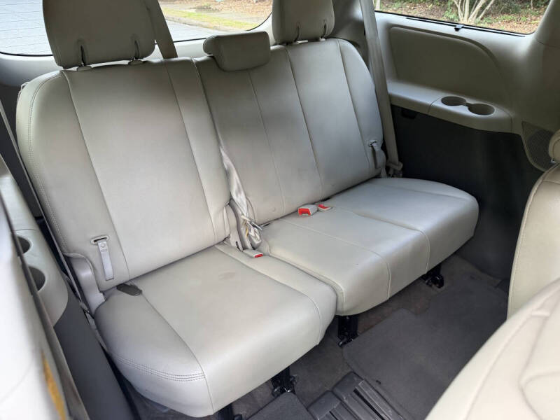 2014 Toyota Sienna XLE 8-Passenger