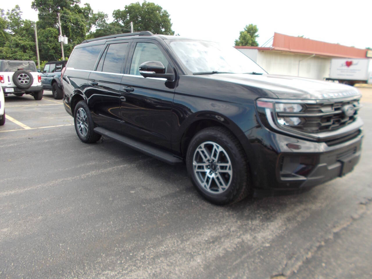 Black 2025 Ford Expedition MAX Active 4x4 Active 4dr SUV 2