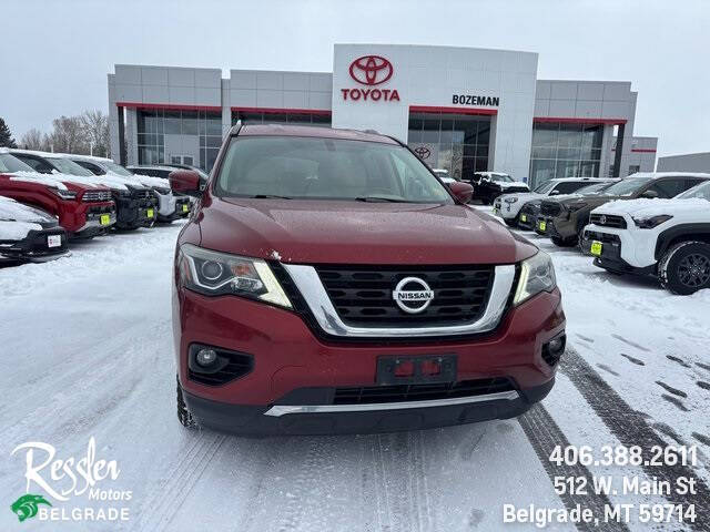 2017 Nissan Pathfinder SL's photo