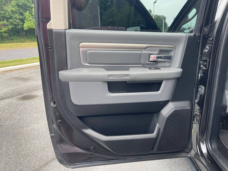 2016 RAM 1500 SLT