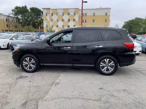 2017 Nissan Pathfinder SV
