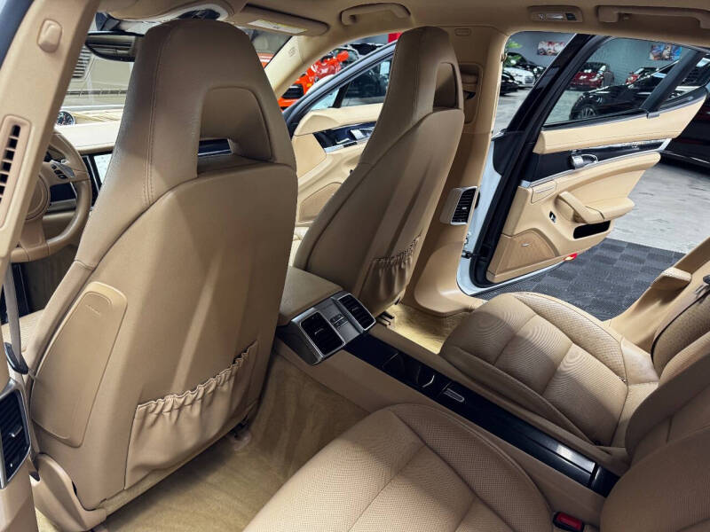 2015 Porsche Panamera 4