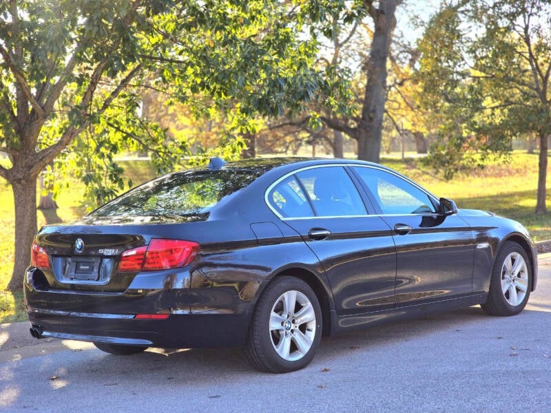 2011 BMW 5 Series 528i photo 5