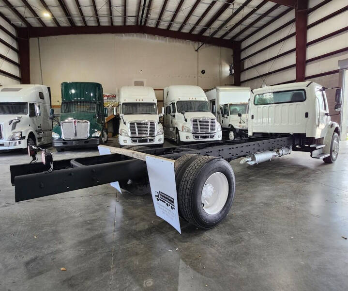 2017 Freightliner M2 106