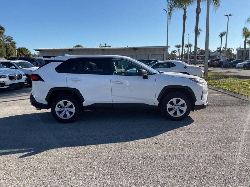 2024 Toyota RAV4 LE