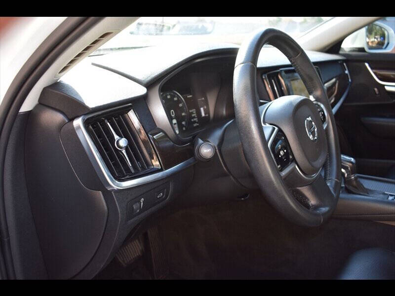 2017 Volvo S90 T5 Momentum