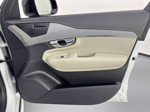 2022 Volvo XC90 Recharge T8 R-Design