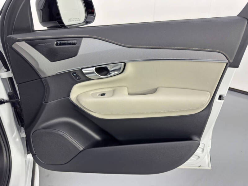 2022 Volvo XC90 Recharge T8 R-Design