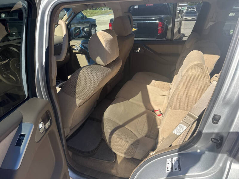 2006 Nissan Pathfinder LE