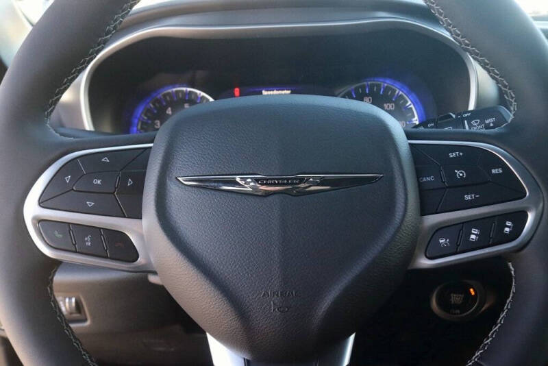 2026 Chrysler Voyager LX