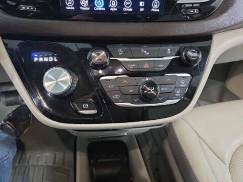 2017 Chrysler Pacifica Touring-L Plus