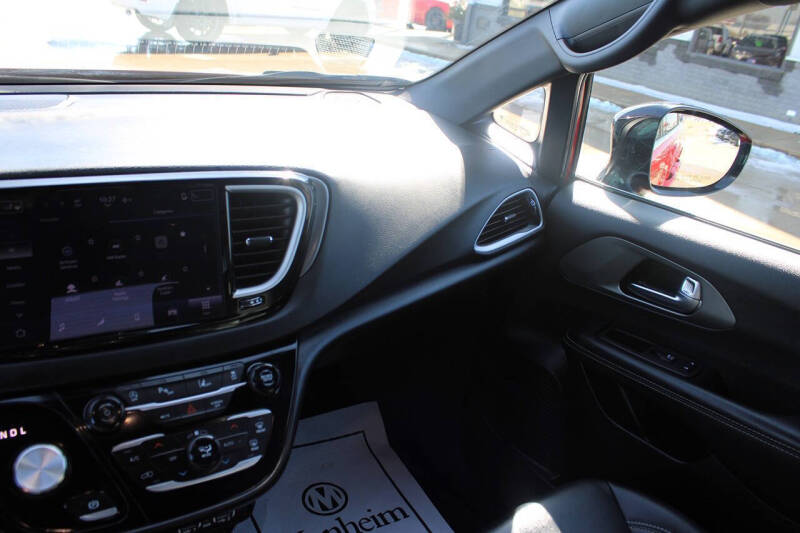 2025 Chrysler Pacifica Select