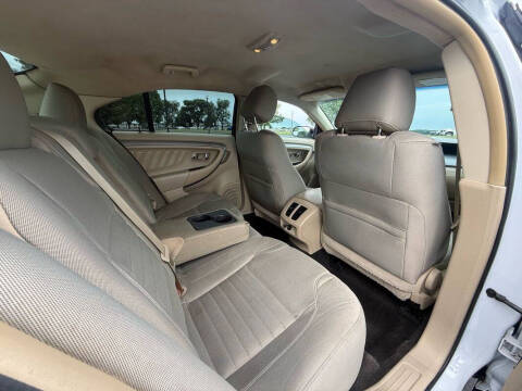2016 Ford Taurus SE