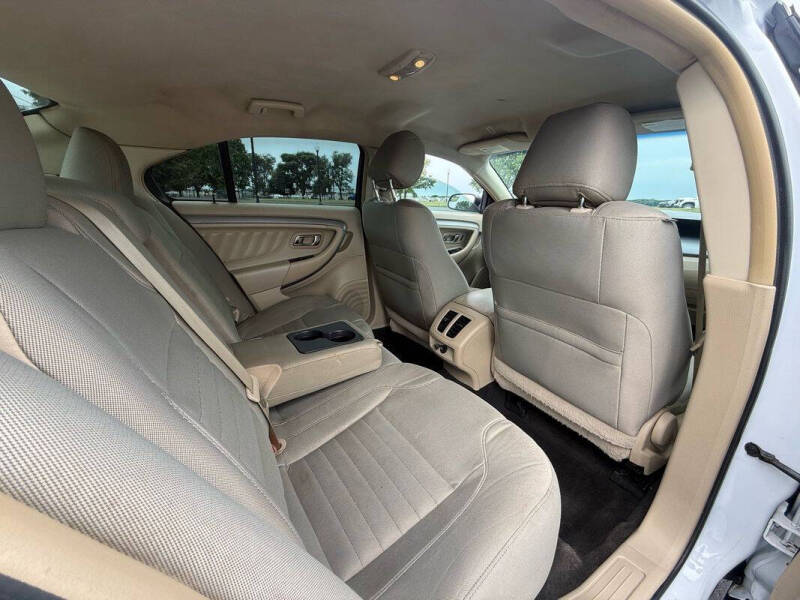 2016 Ford Taurus SE