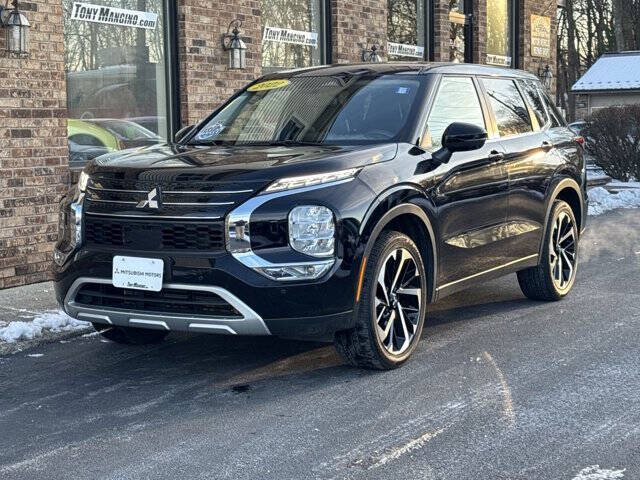 2022 Mitsubishi Outlander for sale at The King of Credit in Clifton Park NY