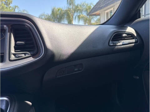 2015 Dodge Challenger SXT Plus
