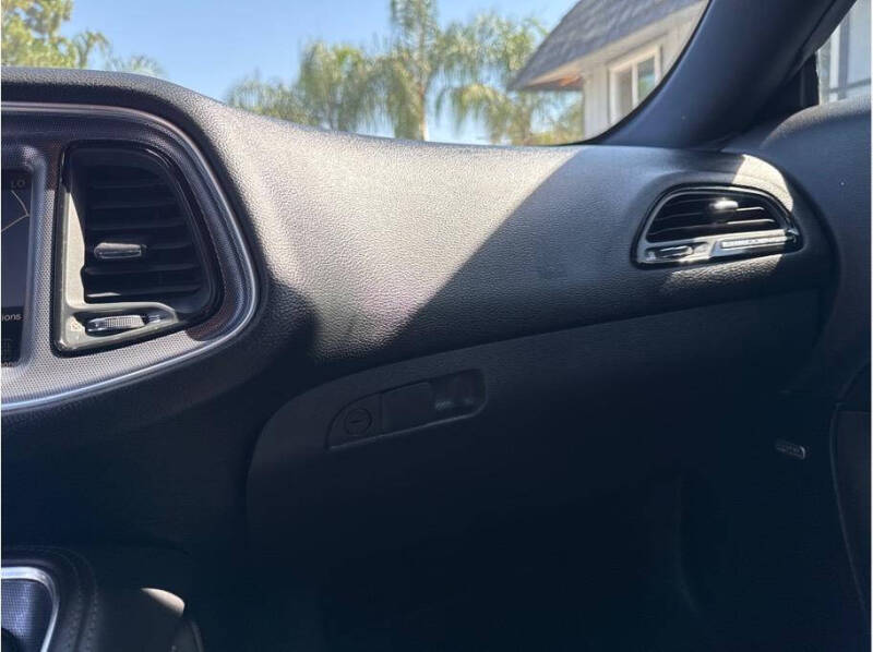2015 Dodge Challenger SXT Plus