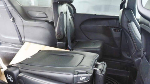 2025 Chrysler Voyager LX