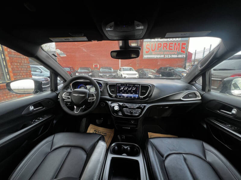 2026 Chrysler Pacifica Select