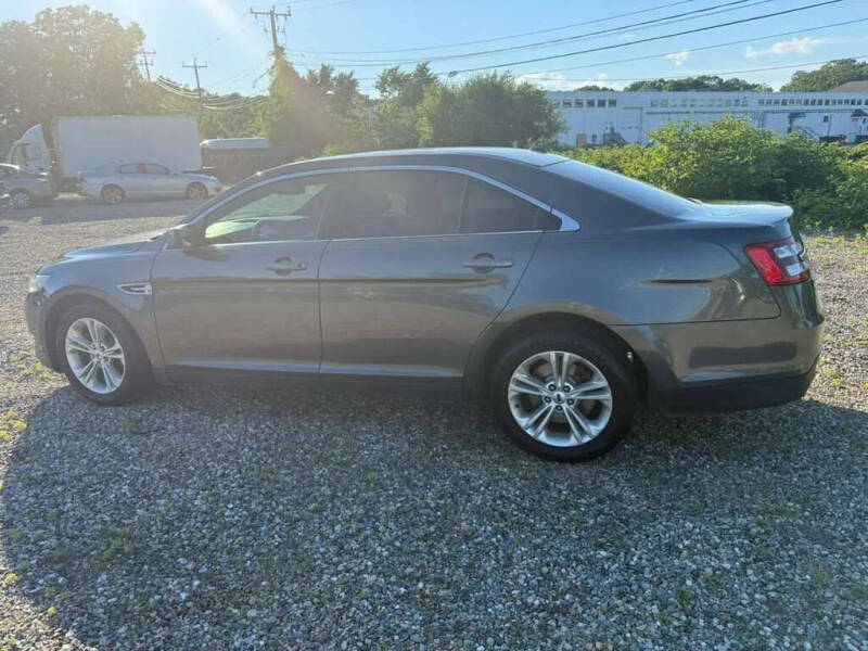 2018 Ford Taurus SEL