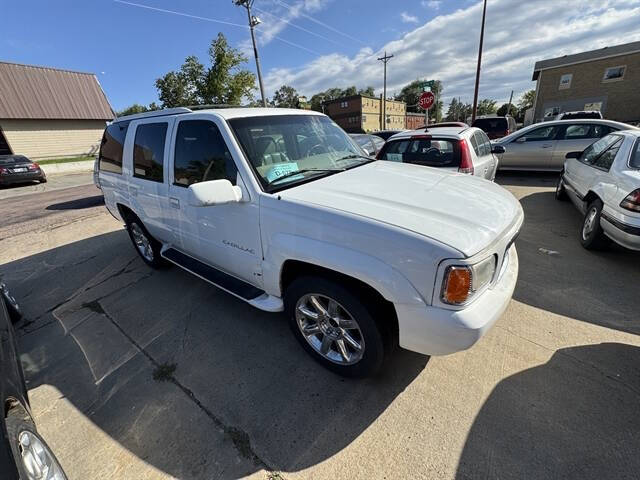 2000 Cadillac Escalade