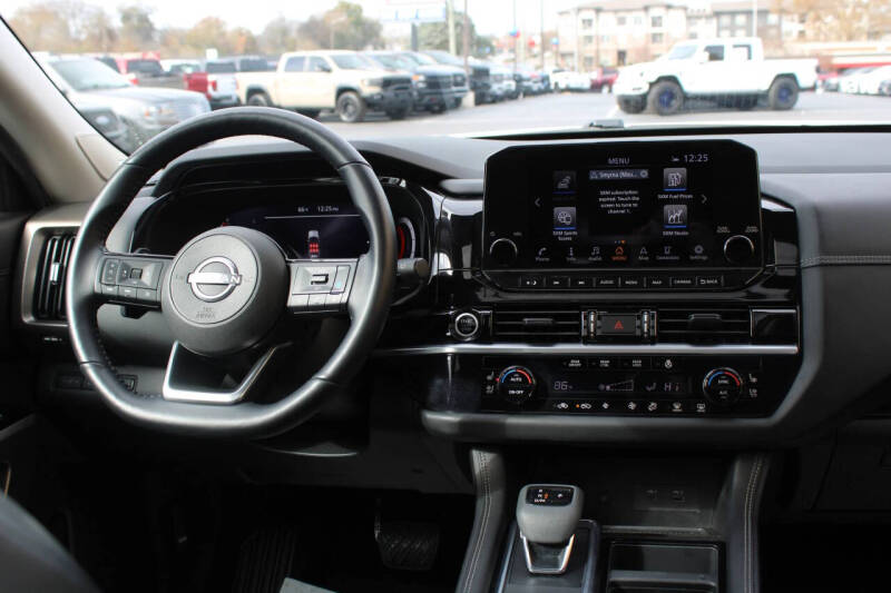 2023 Nissan Pathfinder Platinum