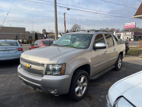 2009 Chevrolet Avalanche for sale at Holiday Auto Sales in Grand Rapids MI
