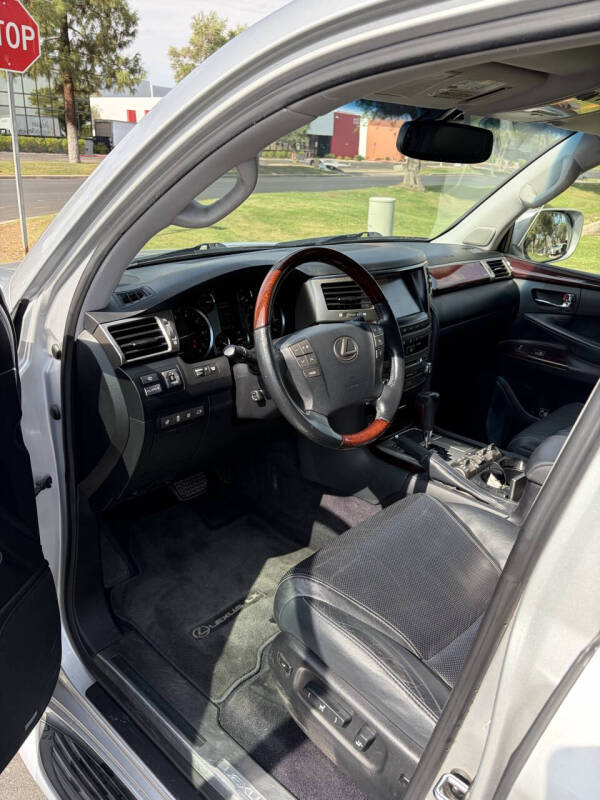 2014 Lexus LX 570