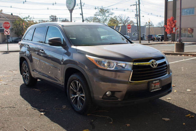 2016 Toyota Highlander for sale at Vrbo Motors in Linden, NJ