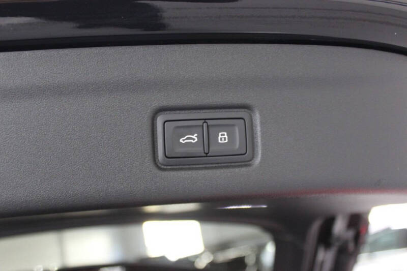 2025 Audi SQ6 e-tron quattro Premium Plus