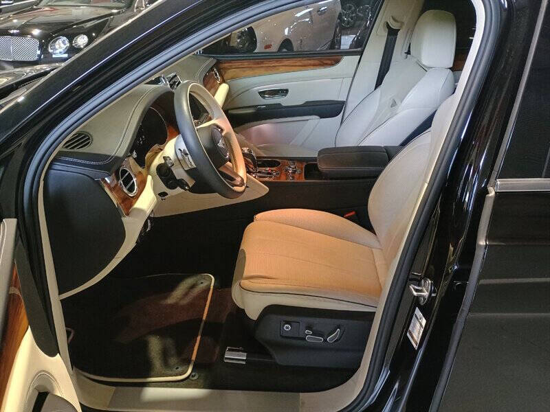 2023 Bentley Bentayga V8