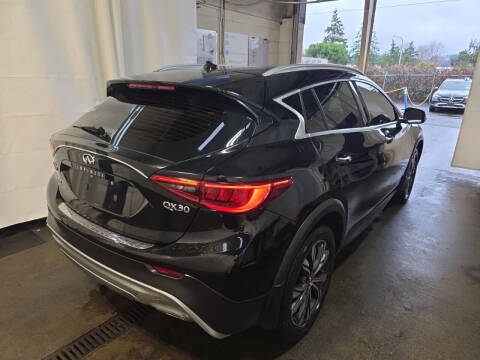 2017 Infiniti QX30 Premium