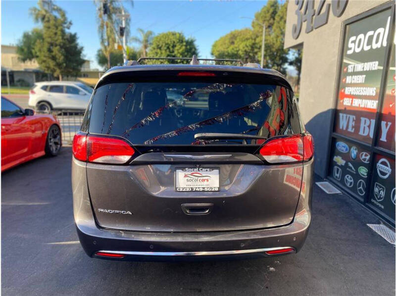 2017 Chrysler Pacifica Touring-L Plus