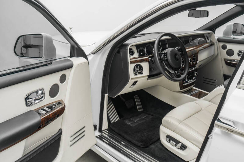2023 Rolls-Royce Phantom