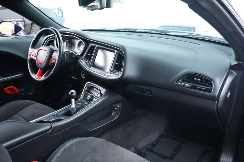 2016 Dodge Challenger 392 HEMI Scat Pack Shaker