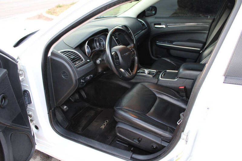 2017 Chrysler 300 Limited