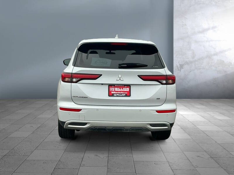 2024 Mitsubishi Outlander SE