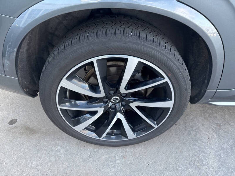 2020 Volvo XC90 T6 Momentum 6-Passenger