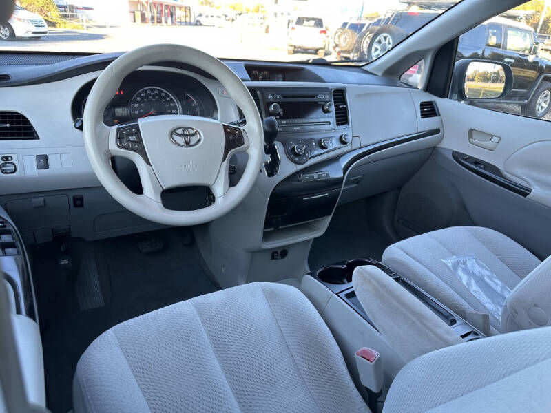 2011 Toyota Sienna LE 8-Passenger