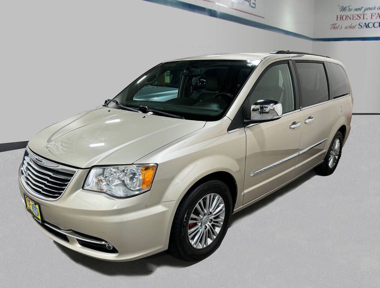 2013 Chrysler Town and Country for sale at Saccucci's Of Schaumburg in Schaumburg, IL