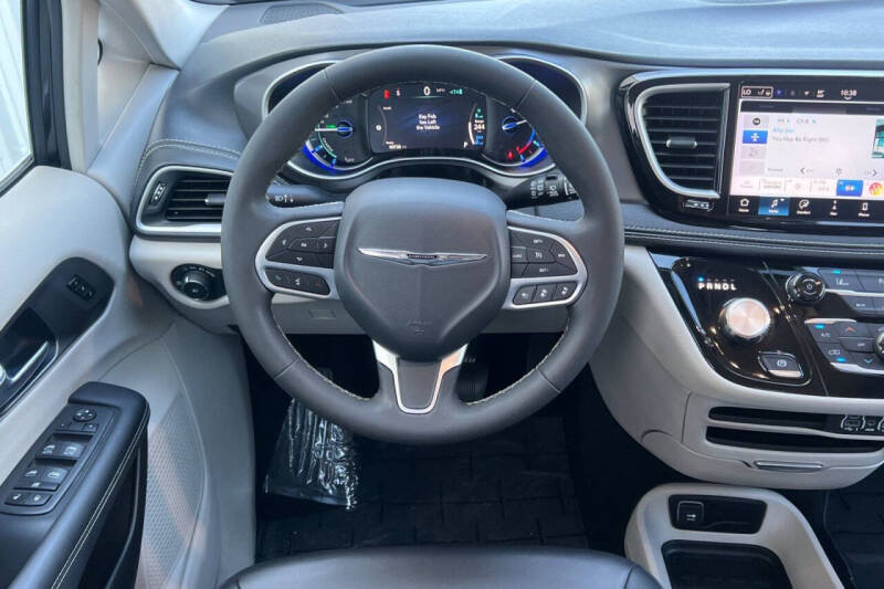 2024 Chrysler Pacifica Plug-In Hybrid Select