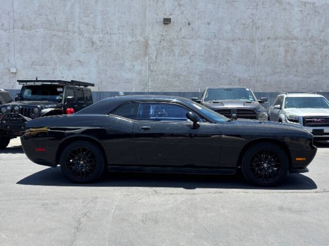 Brilliant Black Crystal Pearlcoat 2010 Dodge Challenger SE SE 2dr Coupe 2