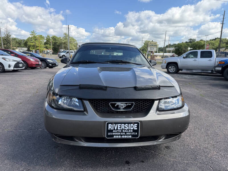 2002 Ford Mustang Deluxe