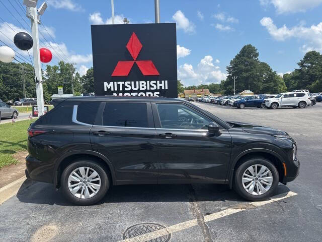 2025 Mitsubishi Outlander ES