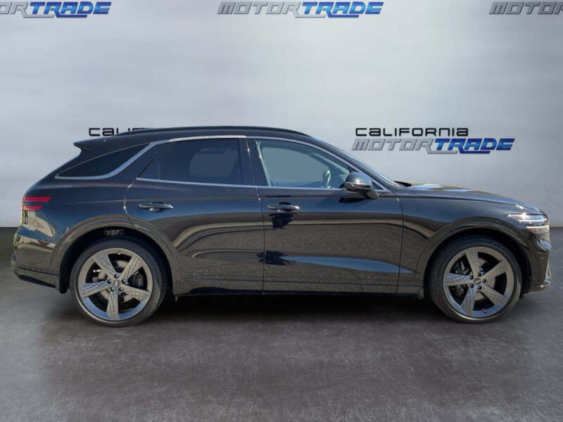2023 Genesis GV70 2.5T Standard