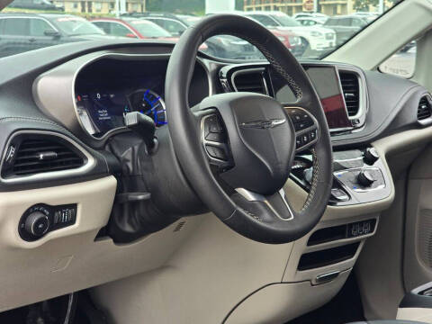 2024 Chrysler Pacifica Plug-In Hybrid Select