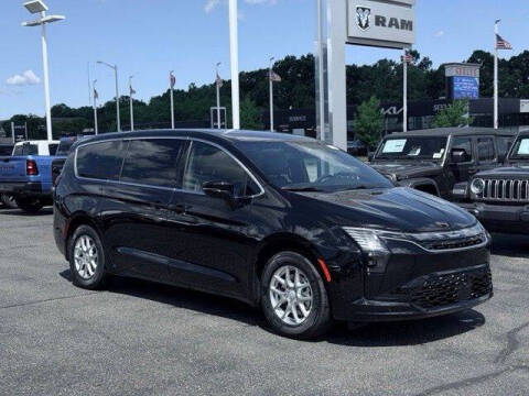 2027 Chrysler Pacifica Select