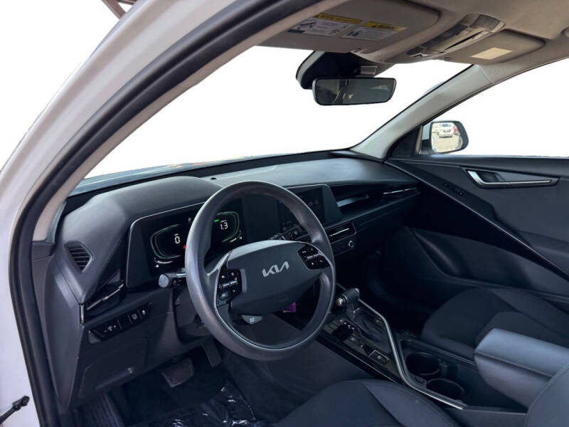 2024 Kia Niro LX
