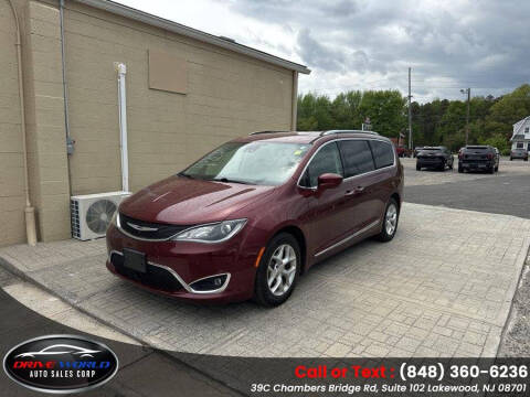 2017 Chrysler Pacifica Touring-L Plus