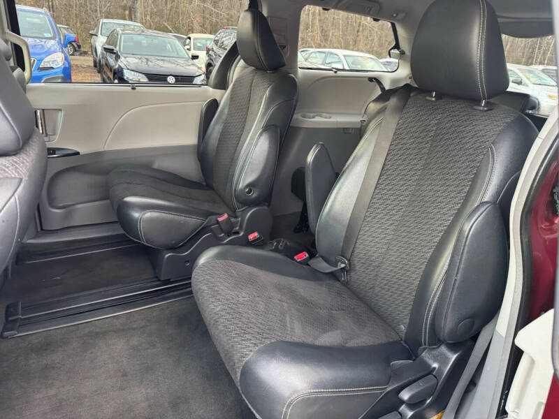 2013 Toyota Sienna SE 8-Passenger
